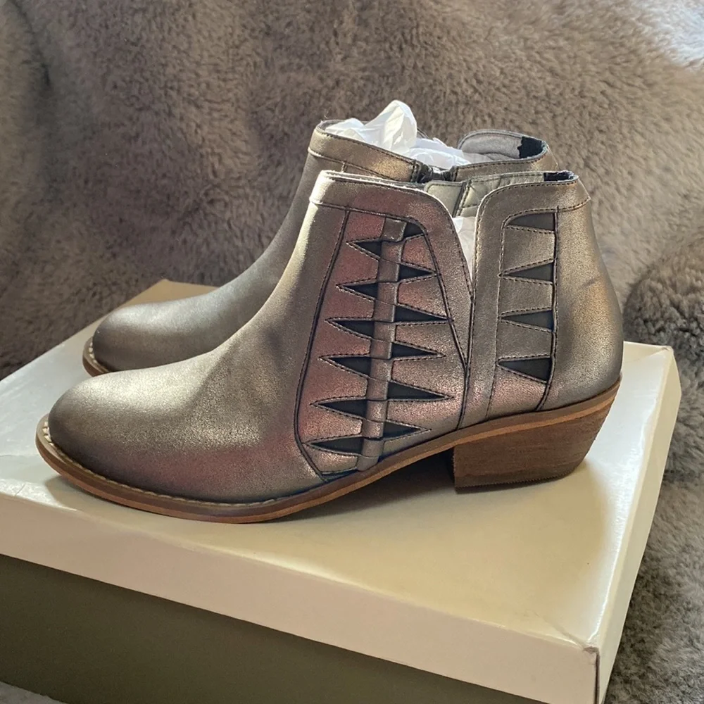 New girls pewter ankle bootie
